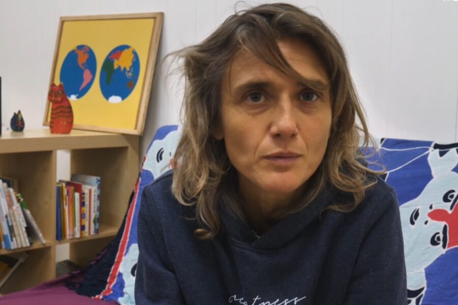 Che cos’è l’Homeschooling, la scuola alternativa praticata in famiglia: “Così formiamo i nostri bimbi”