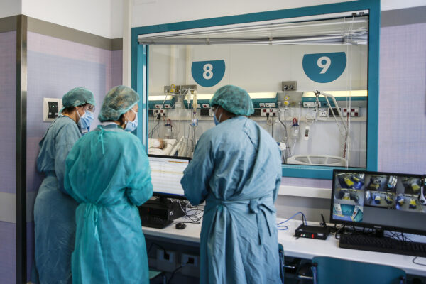 Foto Cecilia Fabiano/ LaPresse 
15 Maggio 2020 Roma, Italia
Cronaca 
Fase 2: la nuova holding area per la verifica dei casi Covid-19 del Santo Spirito 
Nella Foto : una delle sale della holding area dove il personale medico tiene sotto osservazione i pazienti 
Photo Cecilia Fabiano/LaPresse
May 15, 2020 Rome, Italy
News
Phase 2 in Italy: the new waiting area for the Covid-19 supsected cases in Santo Spirito Hospital 
In the pic: one of the holding rooms where the medical staff monitors the patients