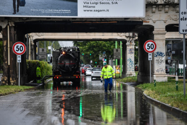 Foto Claudio Furlan – LaPresse 
24 Luglio 2020 Milano (Italia) 
News
Esondazione fiume Seveso presso il quartiere Ca Granda
Nella foto: viale Fulvio testi

Photo Claudio Furlan – LaPresse
24 July 2020 Milano (Italy) 
Seveso river flooding in the Ca Granda district
In the photo: viale Fulvio testi
