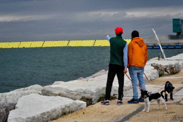 Foto Claudio Furlan – LaPresse 
03 Ottobre 2020 Milano (Italia) 
News
Primo sollevamento della diga Mose per contrastare l’acqua alta a Venezia
Nella foto : Mose di Malamocco


Photo Claudio Furlan – LaPresse
03 October 2020 Milano (Italy) 
First lifting of the Mose dam to counter the high water in Venice
In the photo: Mose of Malamocco