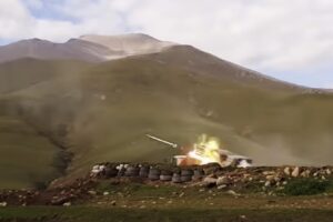 Nagorno-Karabakh, carneficina a oltranza tra Armenia e Azerbaigian: “Civili sono obiettivo”