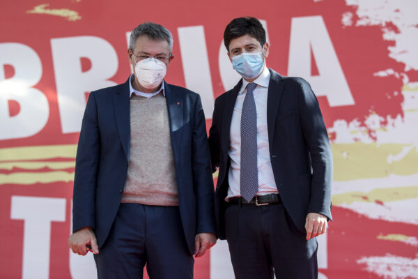 Foto Roberto Monaldo / LaPresse
10-10-2020 Roma
Politica
Manifestazione "Sanità: pubblica e per tutti!" organizzata da Fp Cgil
Nella foto Maurizo Landini, Roberto Speranza

Photo Roberto Monaldo / LaPresse 
10-10-2020 Rome (Italy) 
Demonstration on public healt organized by the Cgil trade union
In the pic Maurizo Landini, Roberto Speranza