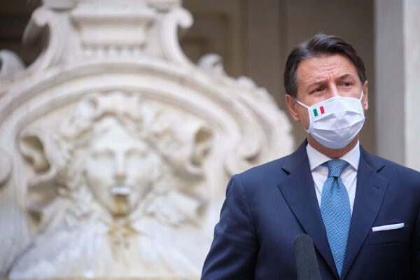 Foto Mauro Scrobogna /LaPresse
13-10-2020 Roma, Italia
Politica
Palazzo Chigi – conferenza stampa Presidente del Consiglio su nuovo DPCM
Nella foto: Il Presidente del Consiglio Giuseppe Conte illustra le nuove misure decise per il contenimento ella pandemia Covid19

Photo Mauro Scrobogna /LaPresse
October 13, 2020  Rome, Italy
Politics
Palazzo Chigi – Prime Minister’s press conference on the new Prime Minister’s Decree
In the photo: The Prime Minister Giuseppe Conte illustrates the new measures decided to contain the Covid19 pandemic