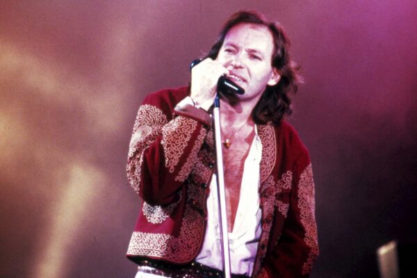 ©Ravezzani/Lapresse anni 1986 Italia Spettacolo Musica Vasco Rossi durante un concerto ©Ravezzani/Lapresse anni 1986 Italia Spettacolo Musica Vasco Rossi durante un concerto