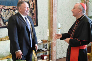 Papa Francesco dribbla Trump, il blitz di Pompeo diventa un autogol