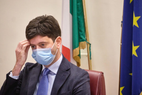 Scuola, il Governo decide ripartenza e poi chiede parere al Cts: “Si cambia idea di continuo”