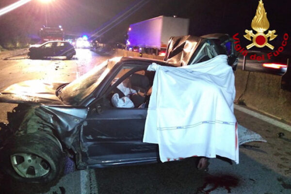 Dramma sulla E45, schianto tra auto: due morti e sette feriti