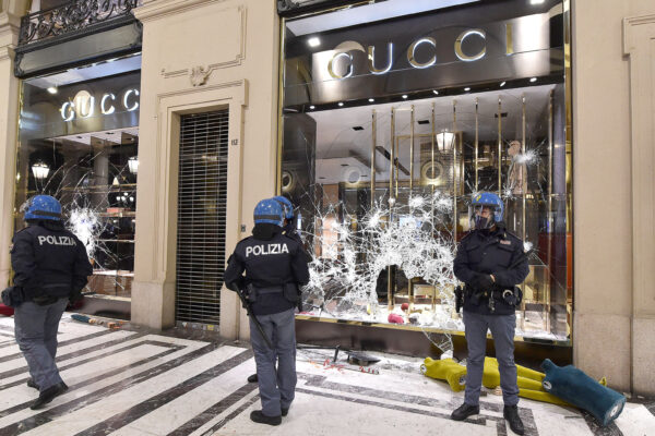 Manifestazioni nelle piazze italiane, c’è disagio e non va taciuto Manifestazioni nelle piazze italiane, c’è disagio e non va taciuto