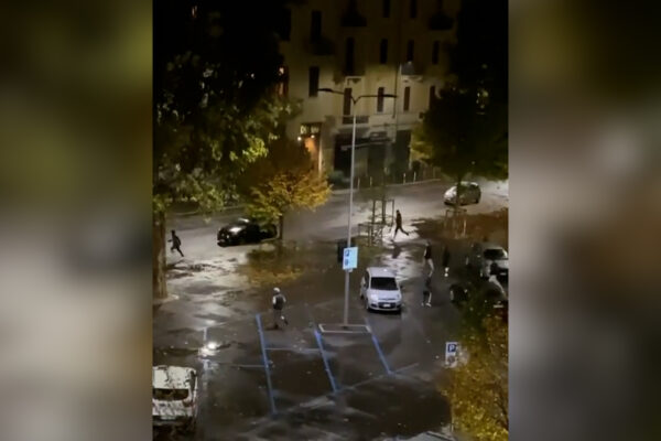 In fuga dopo la manifestazione, le immagini di Porta Venezia