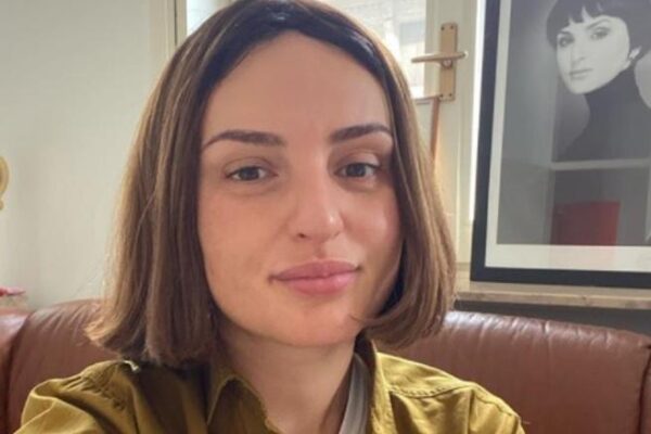 Arisa senza filtri diventa madrina di body positivity: “Amiamoci per quello che siamo”