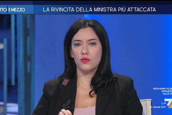 L’immunologa Antonella Viola spiega all’Azzolina: “Il test sierologico non serve, c’è bisogno di quello antigenico”