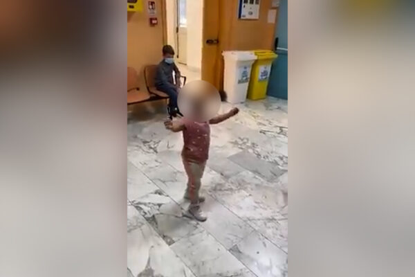 Al Santobono una piccola paziente balla per riportare l’allegria Al Santobono una piccola paziente balla per riportare l’allegria