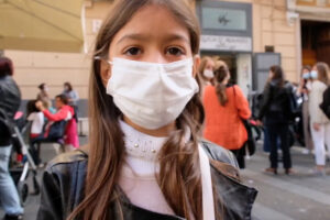 No alla chiusura delle scuole, la protesta contro l’ordinanza imposta da De Luca