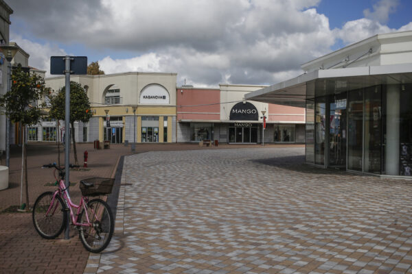 Coronavirus, anche il Piemonte segue la Lombardia: centri commerciali chiusi nel week end