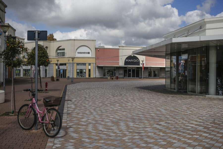 Coronavirus, anche il Piemonte segue la Lombardia: centri commerciali chiusi nel week end