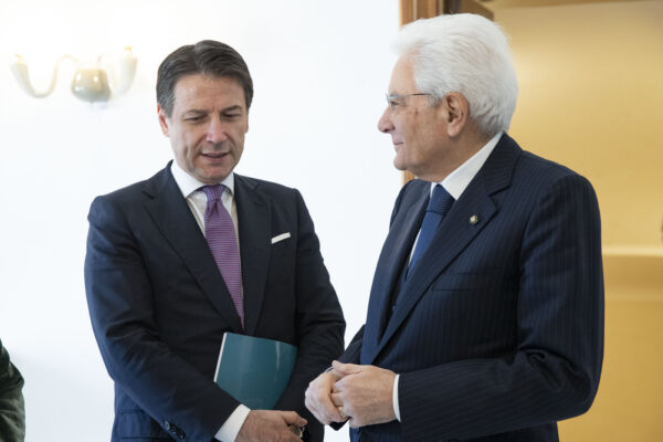 Cento scienziati scrivono a Mattarella e Conte: “Agire con misure drastiche entro 2-3 giorni” Cento scienziati scrivono a Mattarella e Conte: “Agire con misure drastiche entro 2-3 giorni”