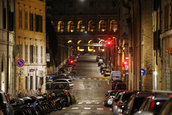 Coprifuoco alle 18 ma niente lockdown, Conte studia il nuovo Dpcm con ulteriori restrizioni