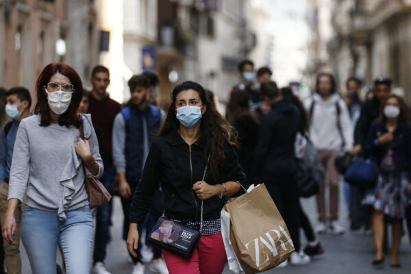 Coronavirus, superata quota 10mila contagi: calano i decessi, 100mila in isolamento domiciliare