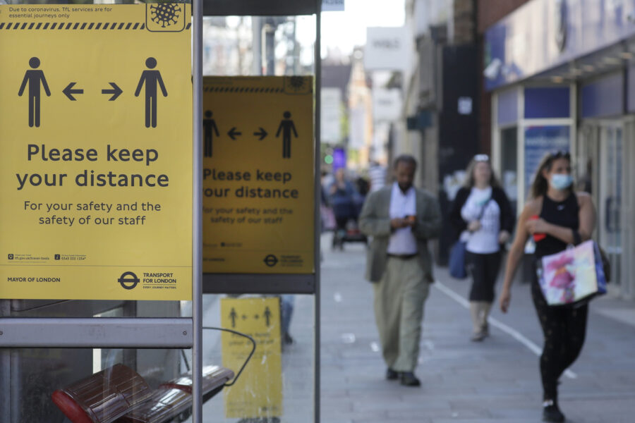 Coronavirus, in Inghilterra più ricoveri oggi che a marzo: a Parigi positivo il 17% dei test