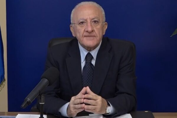 In Campania 3.186 contagi, De Luca: “Il peggio deve ancora venire, servono 100 posti letto al giorno”