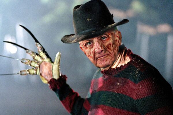 De Luca è il ‘Nightmare’ dell’Halloween: “Stupida americanata, un monumento all’imbecillità”