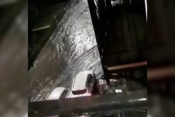 Maltempo a Napoli, Via Posillipo diventa un torrente