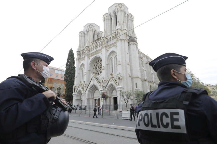 Attentato di Nizza, Francia sotto choc: “Dietro c’è un piano”