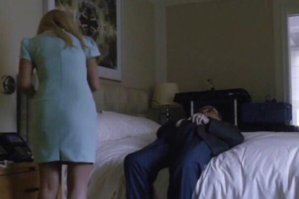 L’imbarazzante scena di Rudy Giuliani in ‘Borat 2’, l’avvocato di Trump con le mani nei pantaloni davanti a una (finta) giornalista