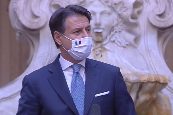 Conte e il nuovo Dpcm: “La polizia non entrerà nelle case, ma tutelare la salute è un dovere”