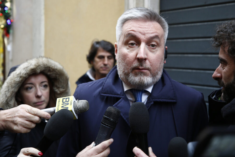 Pasticcio alla Difesa: non si può scendere in piazza… o forse sì?