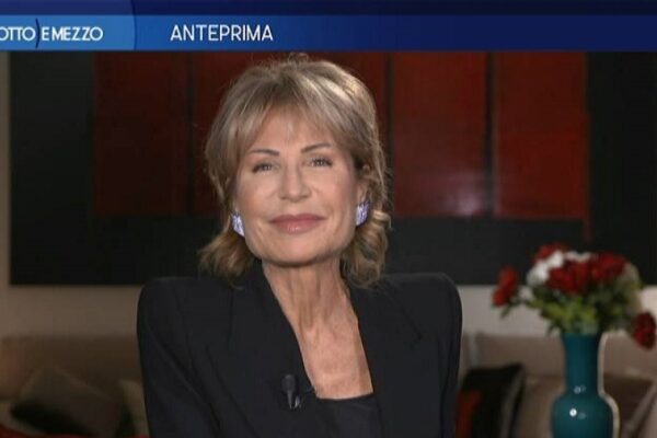 Lilli Gruber conduce da casa, c’è un collaboratore positivo al coronavirus