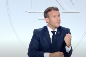 Paura Coronavirus in Francia, Macron annuncia il coprifuoco a Parigi: coinvolte 20 milioni di persone