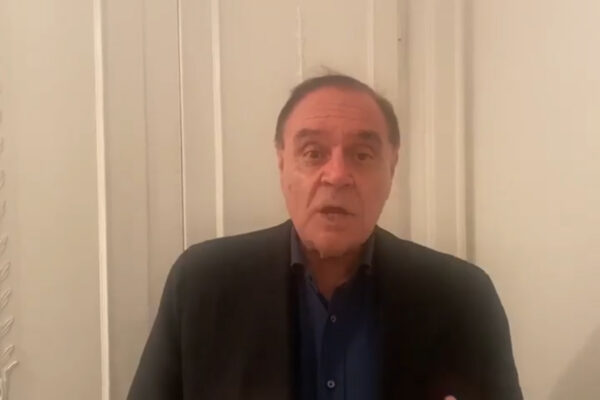 La risposta di Mastella a Di Battista: “Sei leader dell’idiozia politica” La risposta di Mastella a Di Battista: “Sei leader dell’idiozia politica”