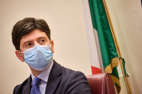 Vaccino anti-covid, Speranza annuncia il Piano: “Il 2 dicembre in Parlamento”