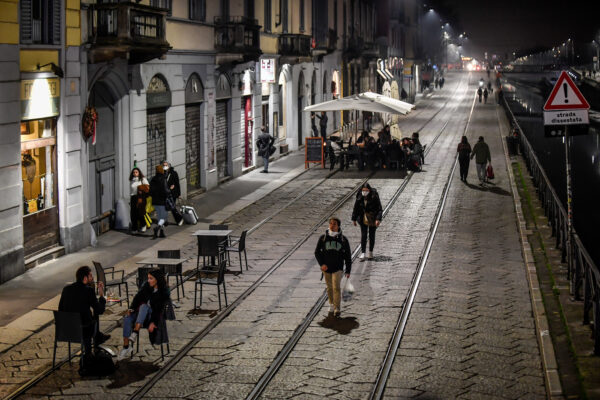 Nuovo Dpcm, la circolare del Viminale: ordinanze dei sindaci per chiudere piazze e vie della movida