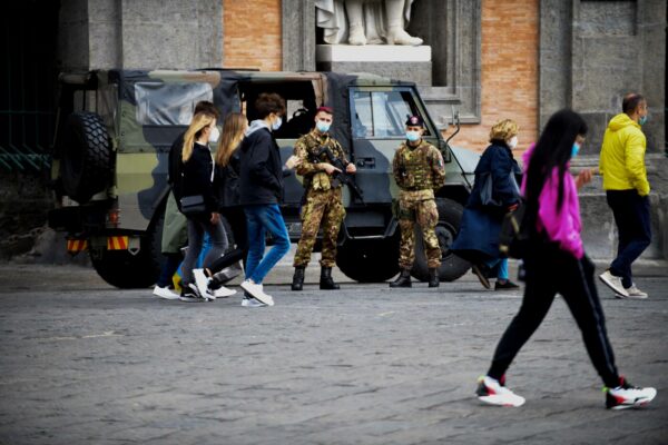 Dalla tosse del Covid al balbettio della politica: così Napoli è a rischio