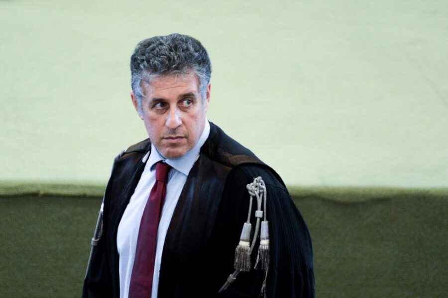 Foto LaPresse – Guglielmo Mangiapane
04/02/16 Palermo ITA
Cronaca
Deposizione di Massimo Ciancimino  all’udienza del processo sulla presunta trattativa Stato-mafia che si tiene all’aula bunker del carcere Ucciardone di Palermo.
Nella foto: Il pm Nino Di Matteo

Photo LaPresse – Guglielmo Mangiapane
04/02/16 Palermo ITA
News
Massimo Ciancimino testifies on the State-Mafia trial at the Ucciardone prison bunker courthouse in Palermo.
In the picture: Prosecutor Nino Di Matteo