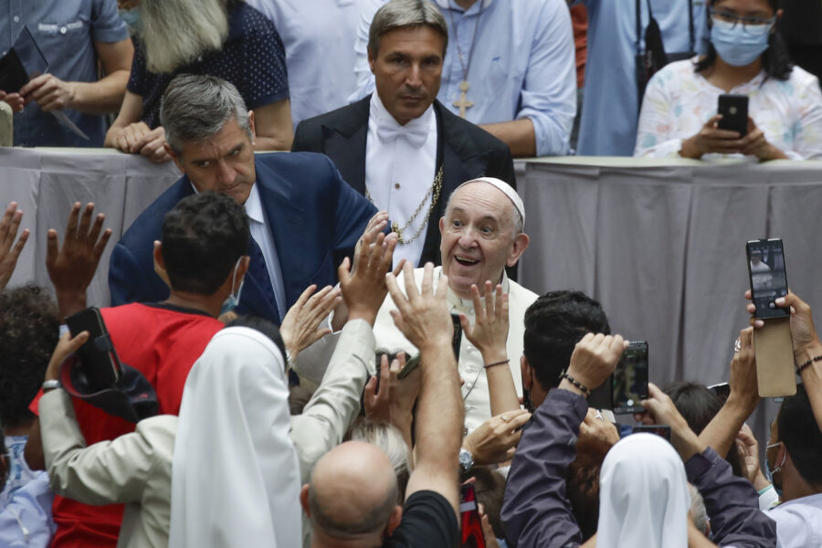 Papa Francesco traccia la strada: risorgeremo se saremo fratelli