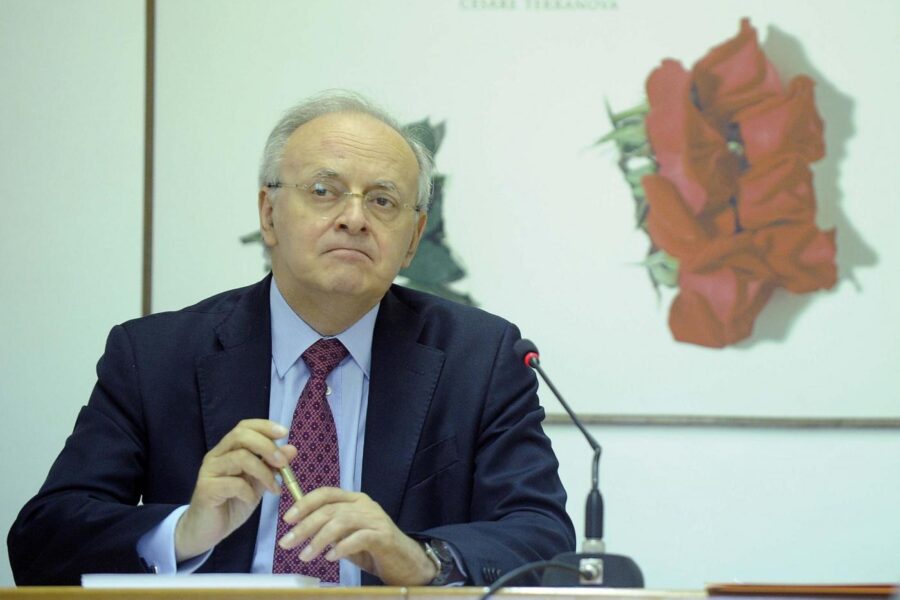 La favola del puro Davigo e dei magistrati che si considerano migliori dei politici ma non vedono l’ora di emularli