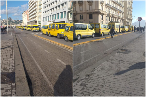 Scuolabus in protesta sul lungomare di Napoli, genitori contro De Luca: sit-in e petizione