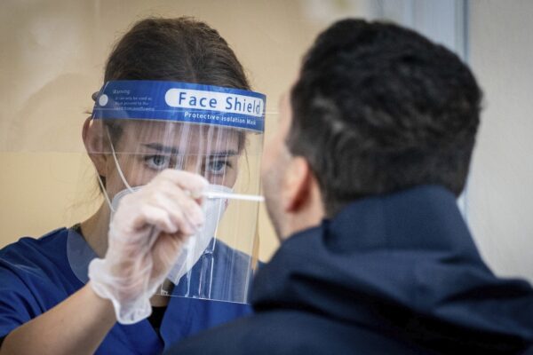 Che cos’è la variante brasiliana del coronavirus, primo positivo tracciato in Italia
