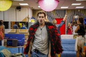 Ritratto di Tommaso Zorzi, da “riccanza” a stronzanza: la paccottiglia pop-glam del Gf Vip