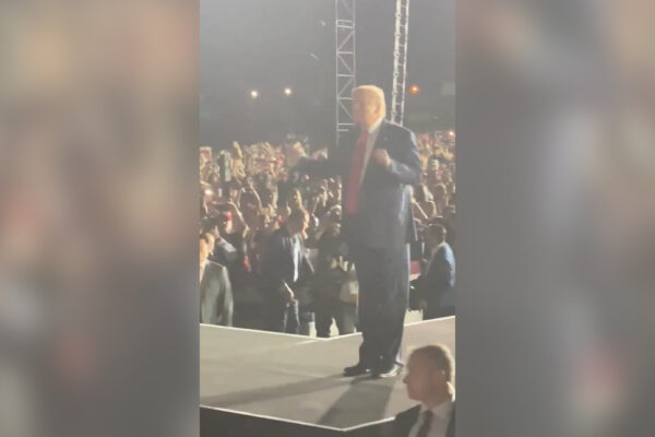 Il ballo di Donald Trump su YMCA Il ballo di Donald Trump su YMCA