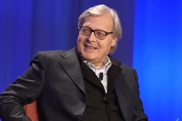 Vittorio Sgarbi legge Dante: l’evento cool nel borgo di Nemi