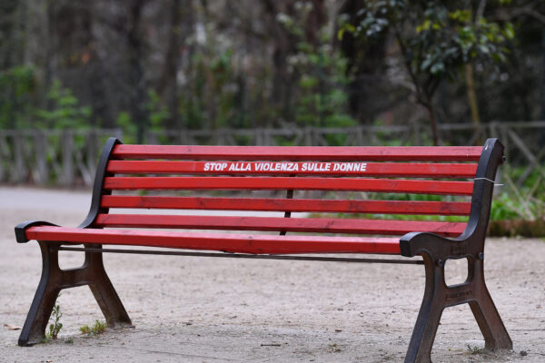 Foto Alfredo Falcone/LaPresse
18 Marzo 2020 Roma, Italia
cronaca
Emergenza COVID-19 (Coronavirus) a Roma.
Nella foto: una panchina con una scritta
Photo Alfredo Falcone/LaPresse
March 18, 2020 Rome, Italy
News
COVID-19 (Coronavirus) emergency a Rome.
In the pic:a bench with an inscription Foto Alfredo Falcone/LaPresse
18 Marzo 2020 Roma, Italia
cronaca
Emergenza COVID-19 (Coronavirus) a Roma.
Nella foto: una panchina con una scritta
Photo Alfredo Falcone/LaPresse
March 18, 2020 Rome, Italy
News
COVID-19 (Coronavirus) emergency a Rome.
In the pic:a bench with an inscription