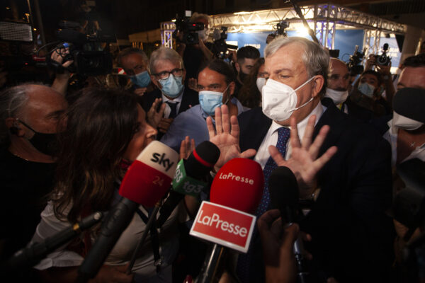 Foto Donato Fasano/LaPresse
21 09 2020 Bari – (Italia)
Politica
Elezioni Regionali Puglia 2020 
nella foto: Michele Emiliano saluta i suoi sostenitori con al suo fianco il sindaco di Bari, Antonio Decaro e il ministro Francesco Boccia

Photo Donato Fasano/LaPresse
September 21, 2020 Bari – (Italy)
Politics
Puglia 2020 Regional Elections
in the pic: Michele Emiliano