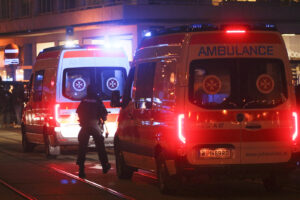 A police officer walks near ambulances at the scene after gunshots were heard, in Vienna, Monday, Nov. 2, 2020. Austrian police say several people have been injured and officers are out in force following gunfire in the capital Vienna. Initial reports that a synagogue was the target of an attack couldn’t immediately be confirmed. Austrian news agency APA quoted the country’s Interior Ministry saying one attacker has been killed and another could be on the run.(Photo/Ronald Zak)