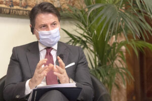 Conte ha perso il “fattore C” e vuole riprendersi le spie