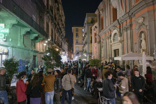 Alessandro Pone – Lapresse
Napoli 06 novembre 2020
Cronaca
Nuove misure del governo per contrastare l’epidemia da coronavirus. La Campania rientra tra le regione nella zona Gialla. 

Alessandro Pone – Lapresse
Naples 06 november 2020
news
New government measures to counter the coronavirus epidemic. Campania is one of the regions in the Yellow zone.