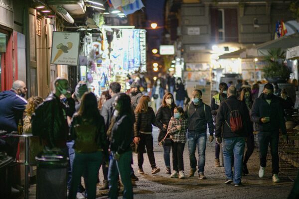 Alessandro Pone – Lapresse
Napoli 06 novembre 2020
Cronaca
Nuove misure del governo per contrastare l’epidemia da coronavirus. La Campania rientra tra le regione nella zona Gialla.
Alessandro Pone – Lapresse
Naples 06 november 2020
news
New government measures to counter the coronavirus epidemic. Campania is one of the regions in the Yellow zone. Alessandro Pone – Lapresse
Napoli 06 novembre 2020
Cronaca
Nuove misure del governo per contrastare l’epidemia da coronavirus. La Campania rientra tra le regione nella zona Gialla.
Alessandro Pone – Lapresse
Naples 06 november 2020
news
New government measures to counter the coronavirus epidemic. Campania is one of the regions in the Yellow zone.